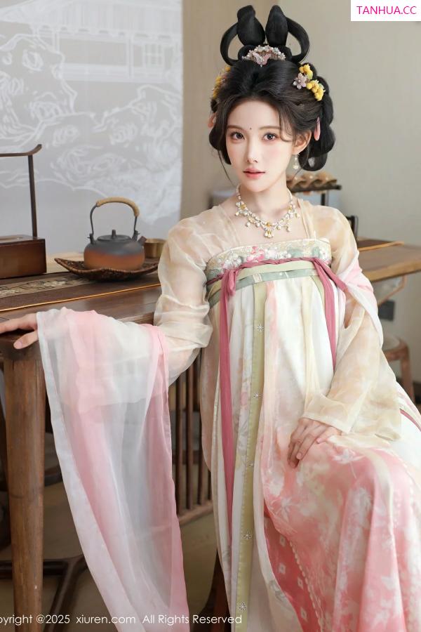   [XiuRen]高清写真图 2025.08.13 No.10645 梨霜儿 古装服饰第20张图片